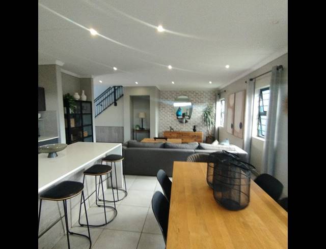 4 BEDROOM HOUSE FOR SALE IN COSMO CITY